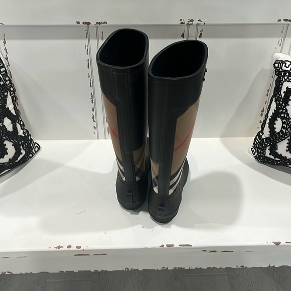 Burberry boots worn once.  Just like new. Perfect condition. - Picture 3 of 5
